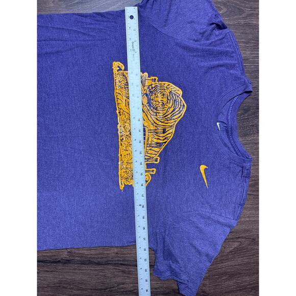 Nike LSU Tigers Men’s Large Blue T Shirt Athletic Cut Coliseum Graphic - Picture 5 of 5